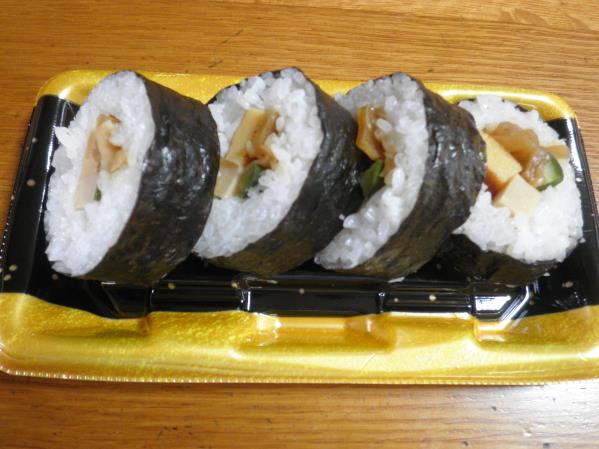 デイリーカナートイズミヤの海老入りあったかそばと巻き寿司_c0118393_11483515.jpg