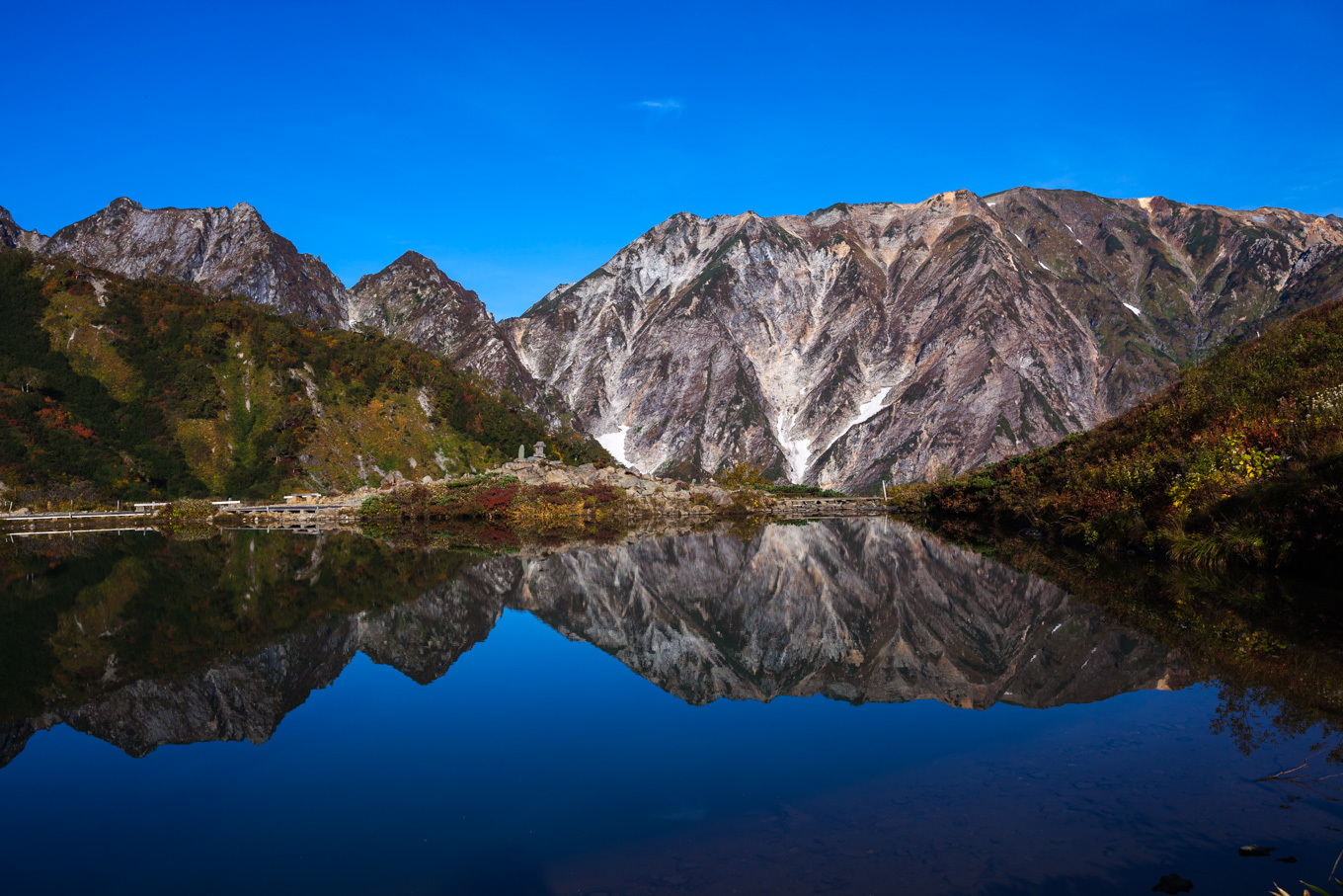 ミラーレイクの超絶景と一足早い秋晴れの紅葉の先には日本海 八方池 唐松岳 Full Of Life