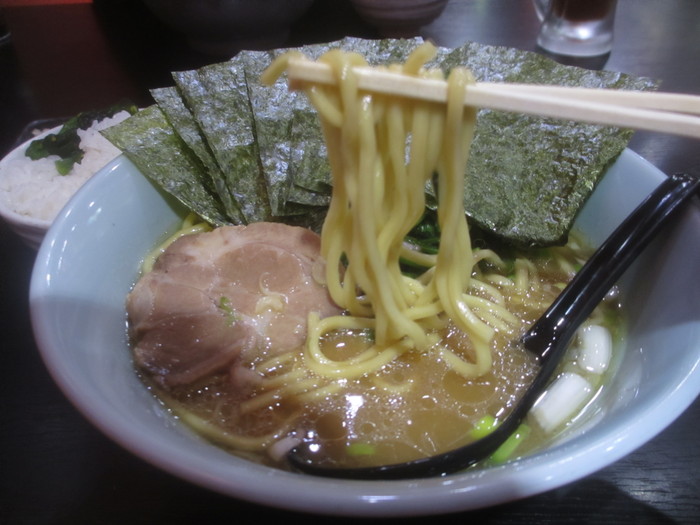 「できすぎ家」でラーメン＋のり増し♪７９_c0169330_1221584.jpg