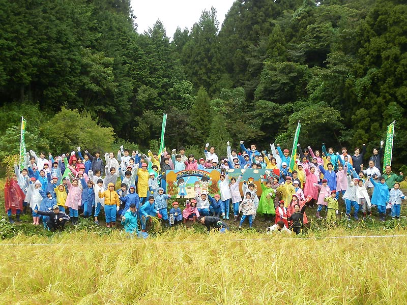 稲刈り体験(月光原小・西根小)_d0247484_13483691.jpg