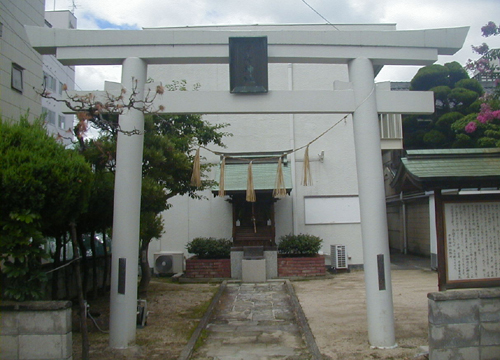 ●神社の造形―岡山駅近くの子守神社_d0053294_1352161.jpg