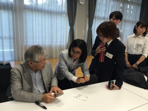 利根川先生と若い方たちのふれあい_d0028322_18522362.jpg