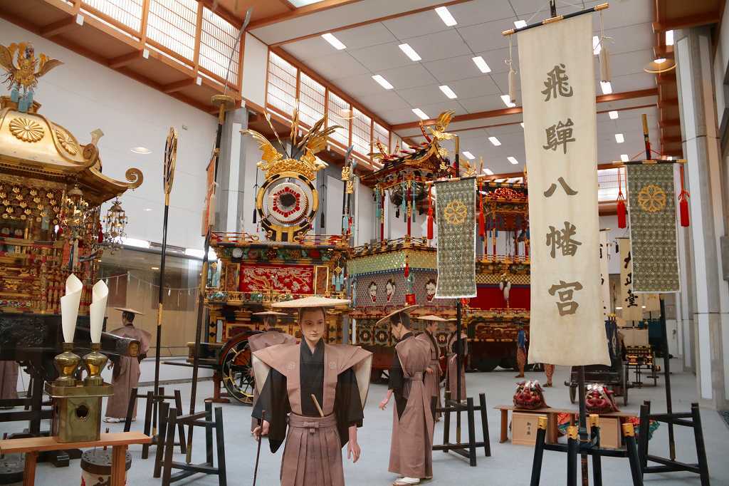 高山祭屋台会館へ_c0265095_11414806.jpg