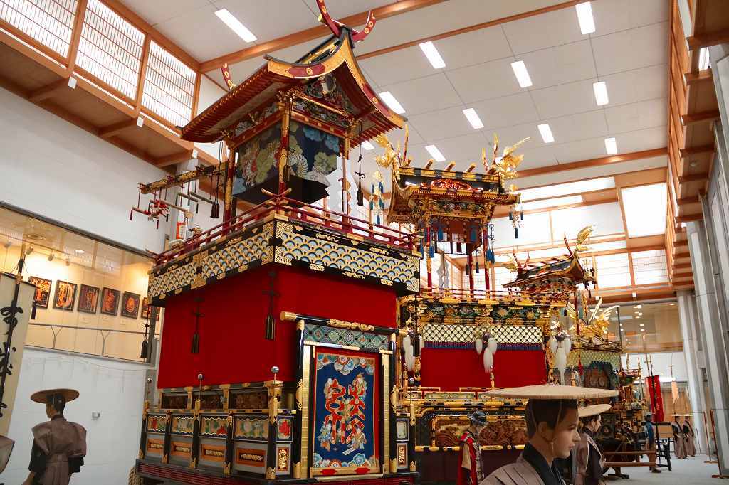 高山祭屋台会館へ_c0265095_11420169.jpg