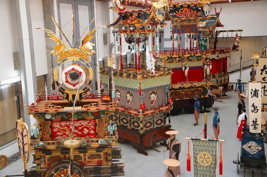 高山祭屋台会館へ_c0265095_11423642.jpg