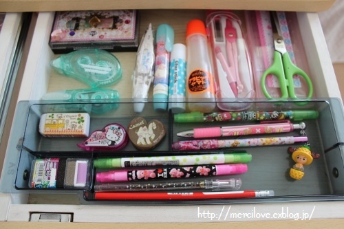 子供部屋収納 セリアのアイテムでデスク周りをスッキリ Merci 子供部屋収納 セリアのアイテムでデスク周りをスッキリ Merci
