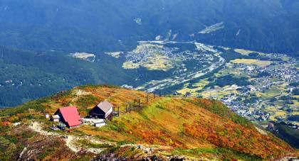 帰りの北陸道ではついに遭遇.....黒部駅に入ってくる北陸新幹線...._b0194185_2255741.jpg