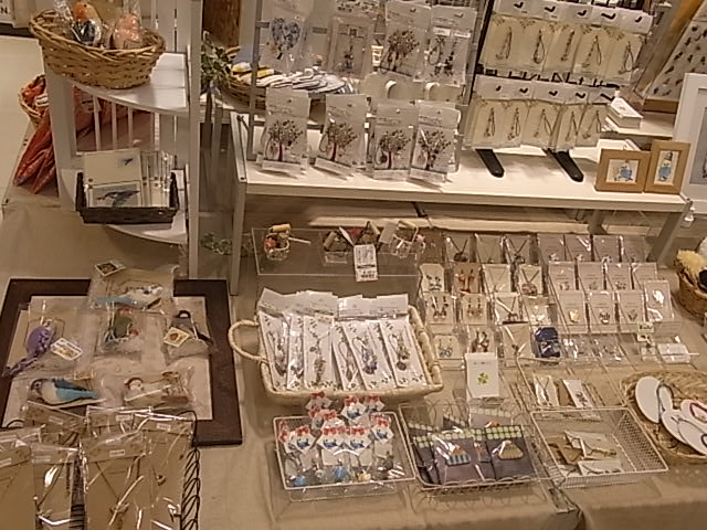 東急ハンズ梅田店インコと鳥の雑貨展 常設ブースの場所と様子_d0322493_11125274.jpg
