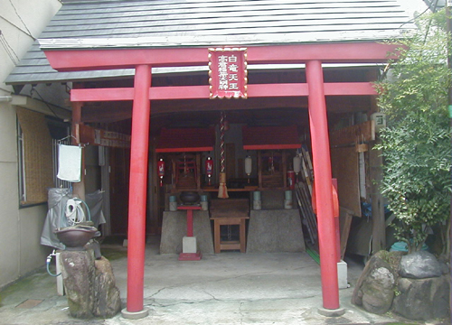 ●神社の造形―岡山駅前近くの白竜天王と高倉稲荷大明神_d0053294_2122185.jpg