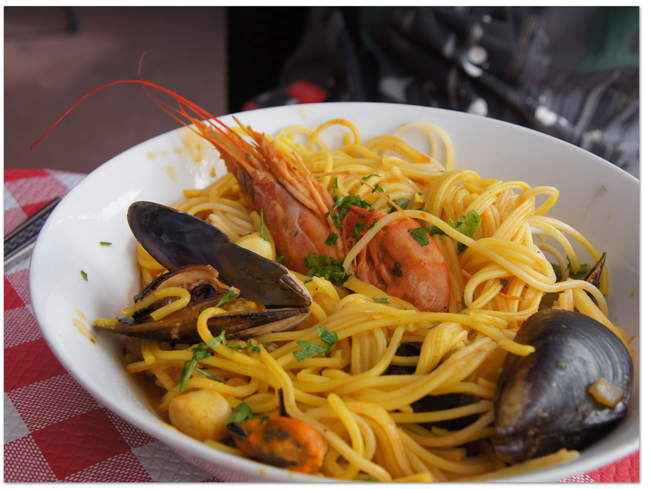 西地中海クルーズ(6) マルセイユ/ブイヤベースとプチトランとマンマ・ミーア！_d0210324_4381958.jpg