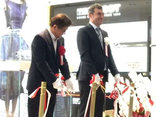 スウォッチグループのアワーパッション1号店が明日オープン_f0039351_17163576.jpg