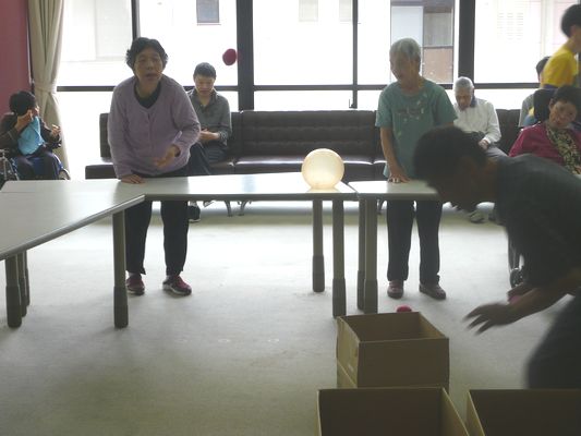 9/30 ボール投げゲーム_a0154110_1013374.jpg