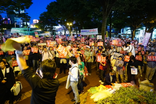 15/9/18 戦争法案廃案街頭宣伝+デモ(名古屋市栄)栄広場から人があふれる_c0241022_11263752.jpg