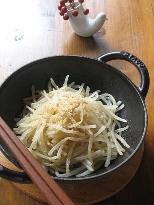 staubで 肉じゃが♪　鶏汁の茶碗蒸しなど・・・の定食_d0319943_085840.jpg