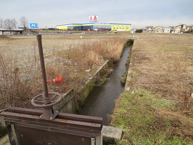 地元の協力で水路の整備_c0201302_2155999.jpg