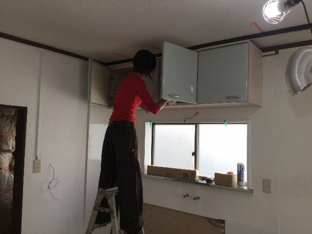 15.5日目の作業 キッチン設置_f0031037_20345776.jpg