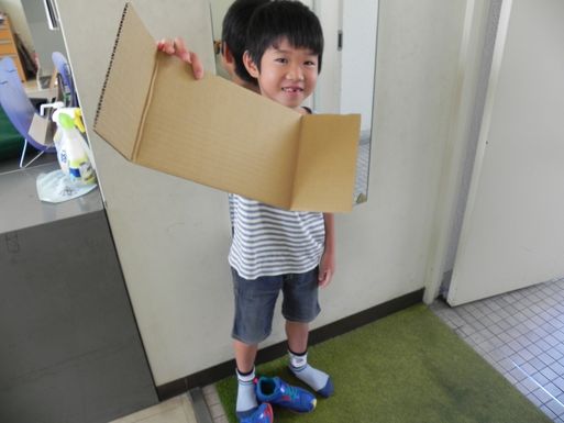 段ボール、なにつくろう?その2_d0076558_17325669.jpg