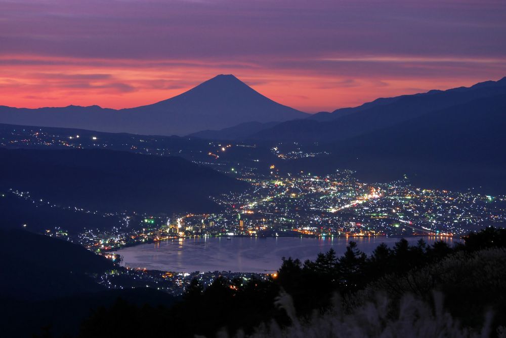 天空の高ボッチからの富士山（２）・・・朝焼け！に佇むシルエットは・・_a0031821_222114.jpg