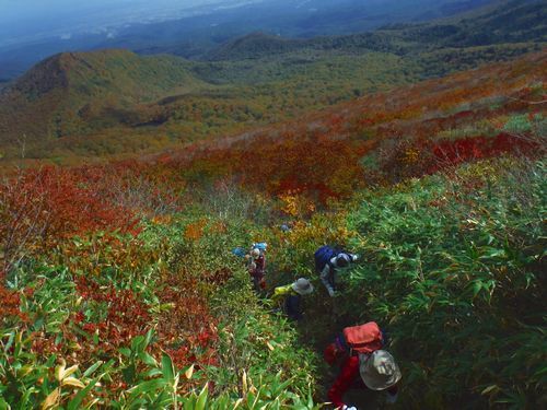 船形山山頂避難小屋へ薪の担ぎ上げ_c0294658_20203040.jpg