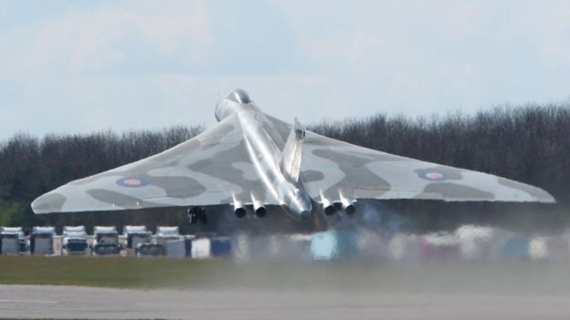 バルカンXH558の最後の公式フライトがシャットルワースであった。_b0316804_22184033.jpg