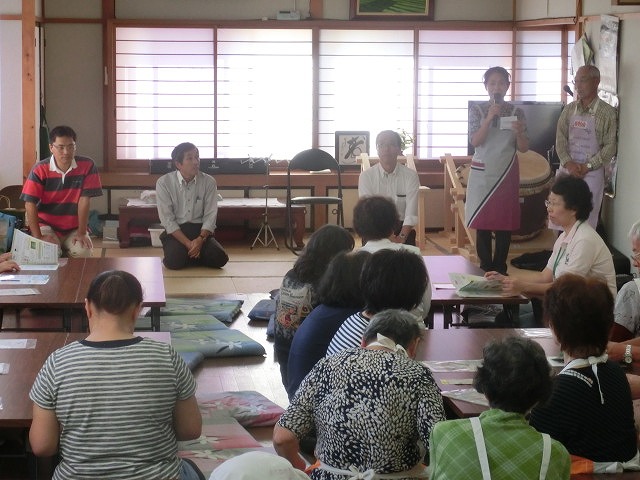 子どもから高齢者まで生涯青春! 駿河台三丁目の三世代交流「ありがとう会」_f0141310_73341100.jpg