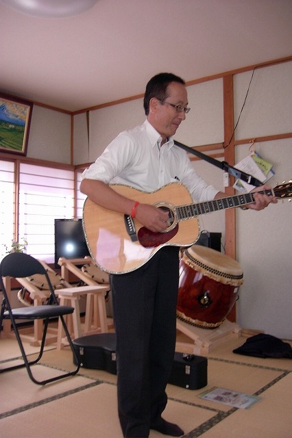 子どもから高齢者まで生涯青春! 駿河台三丁目の三世代交流「ありがとう会」_f0141310_7341185.jpg