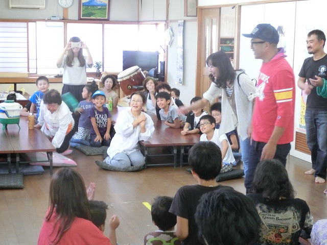 子どもから高齢者まで生涯青春! 駿河台三丁目の三世代交流「ありがとう会」_f0141310_738264.jpg