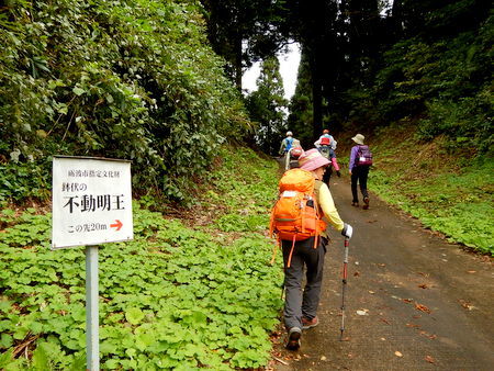 夢の平から鉢伏山を越え庄川水記念公園へ_e0153040_17260351.jpg