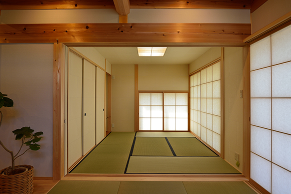完成建物見学会「吉野杉と桧の丸太組の力強い家」_e0164563_1695525.jpg
