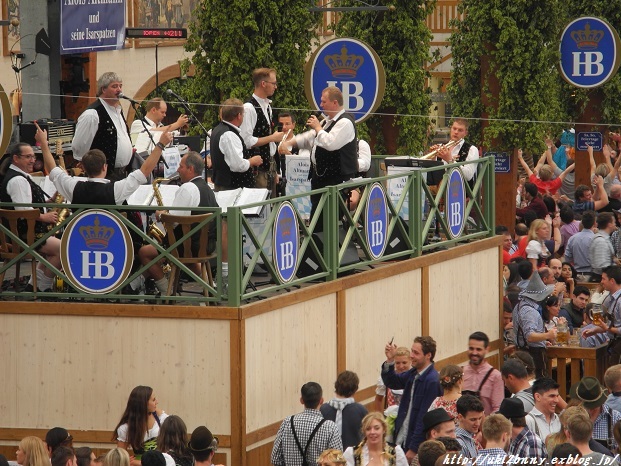 ようやっと、巨大テントで1リットルビール　(10)2015♪ビール祭り　_d0224200_19461911.jpg