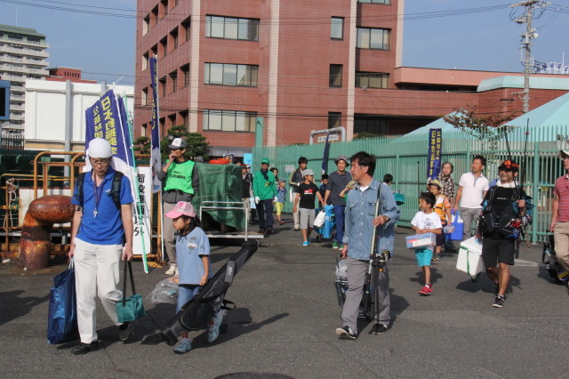 日の出埠頭開放釣りフェスタと水辺感謝の日清掃活動_f0175450_4593542.jpg