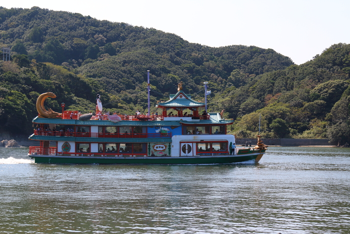 鳥羽湾遊覧船めぐり～イルカ島で。。。伊勢旅行　2_d0152261_9433480.jpg