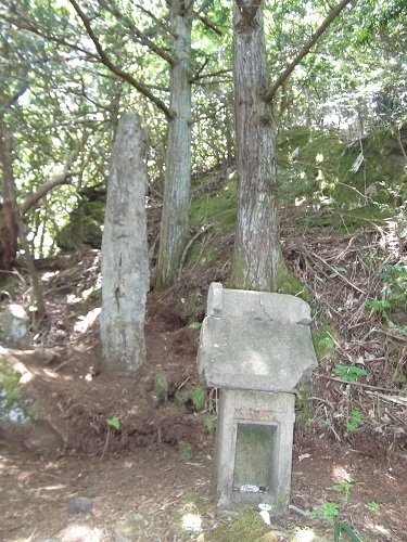 御岩神社3 頂上にある石2つ_a0064067_15112666.jpg