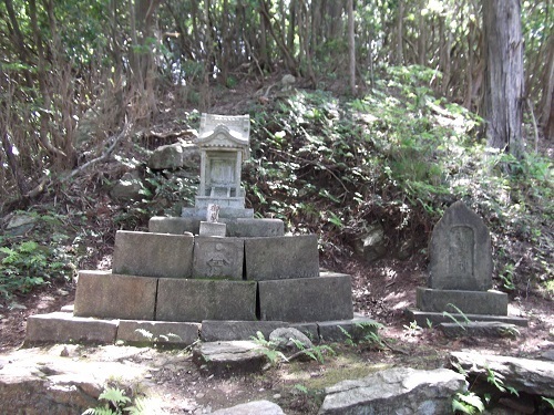 御岩神社3 頂上にある石2つ_a0064067_15115905.jpg