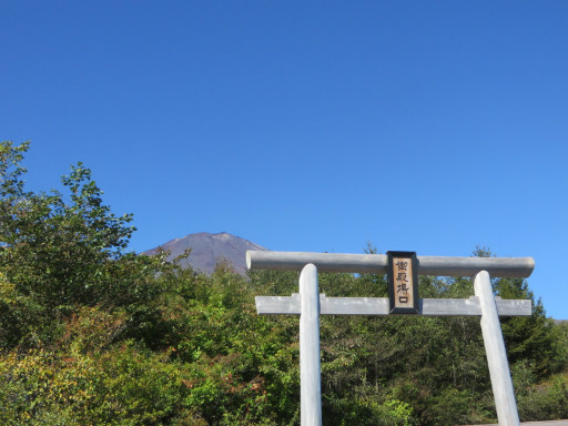 ニットアウト！太郎坊より登山者を眺めながら。_d0160611_14514651.jpg