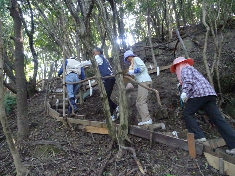 ぼうけん山に周遊路が完成　in　うみべの森_c0108460_21451571.jpg