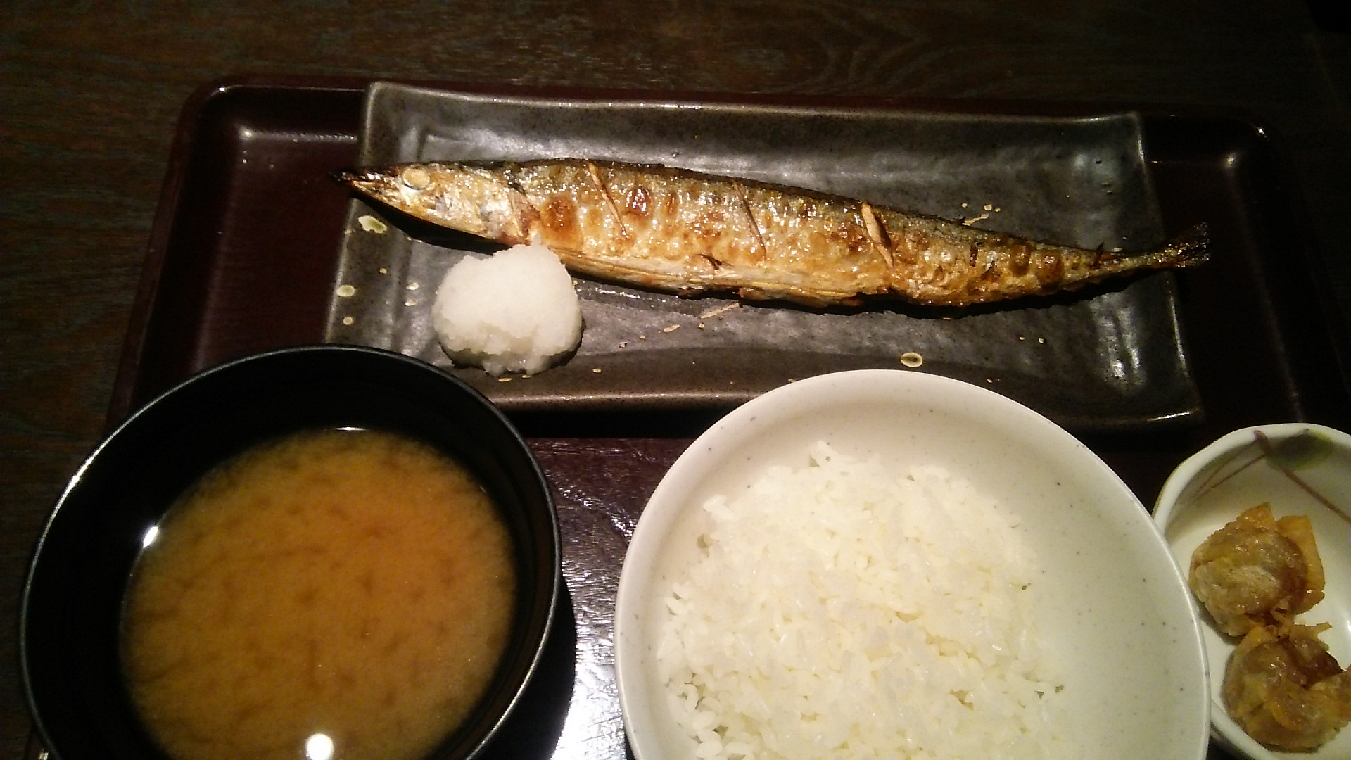 チェーン居酒屋ランチ600円は秋刀魚定食_c0212604_1648227.jpg