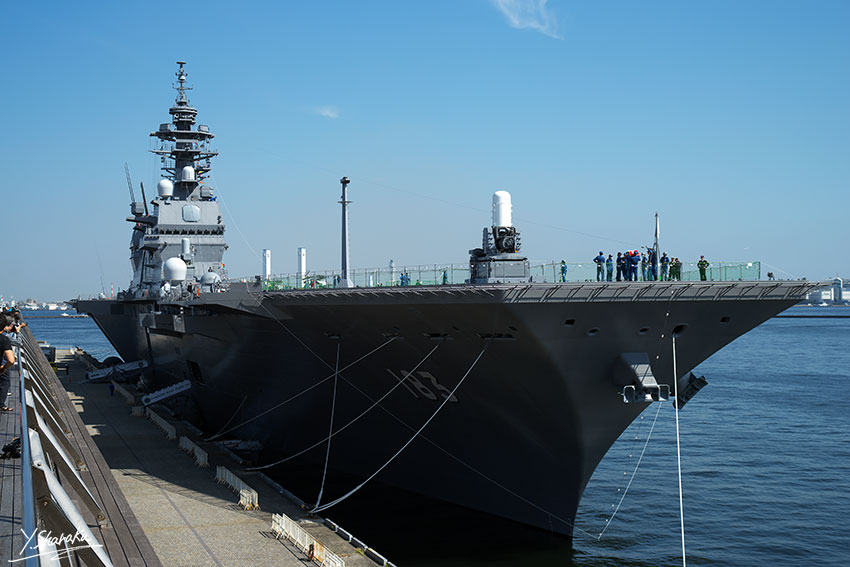 Ddh 1 ヘリ搭載艦いずも大さん橋に着岸中 N Eの玉手箱 Ddh 1 ヘリ搭載艦いずも大さん橋に着岸中 N Eの玉手箱