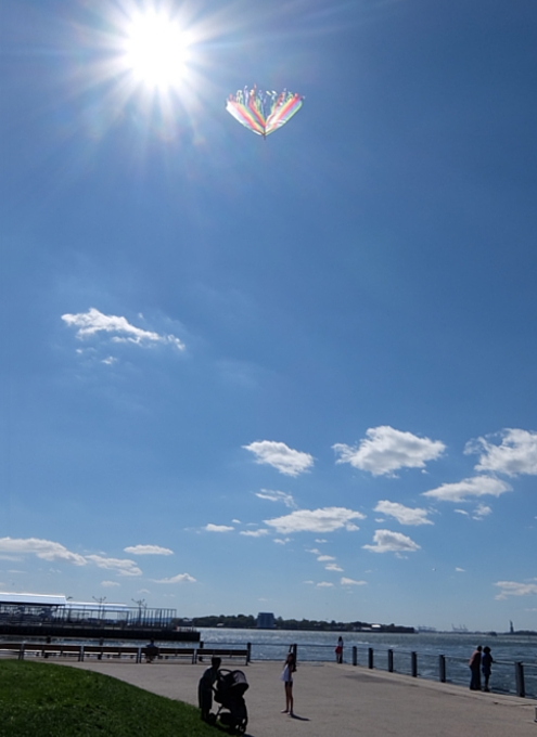 開放感たっぷり、ブルックリン・ブリッジ・パークの凧揚げ遊び_b0007805_20481558.jpg