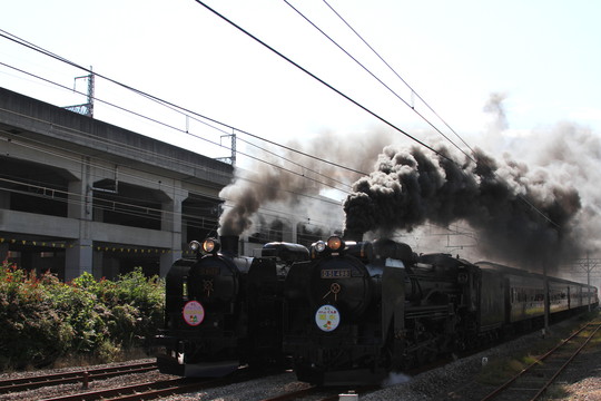 SL 高崎駅同時発車_b0207413_11594540.jpg