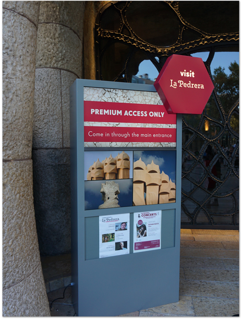 西地中海クルーズ(15) 「カサ・ミラ」食事付きナイトツアー_d0210324_6585929.jpg