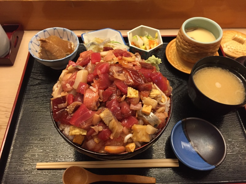 デカ盛り海鮮丼　玄海寿司 _c0175742_1319249.jpg