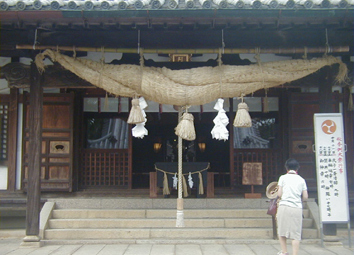 ●神社の造形―倉敷の阿智神社の拝殿と絵馬殿_d0053294_215481.jpg