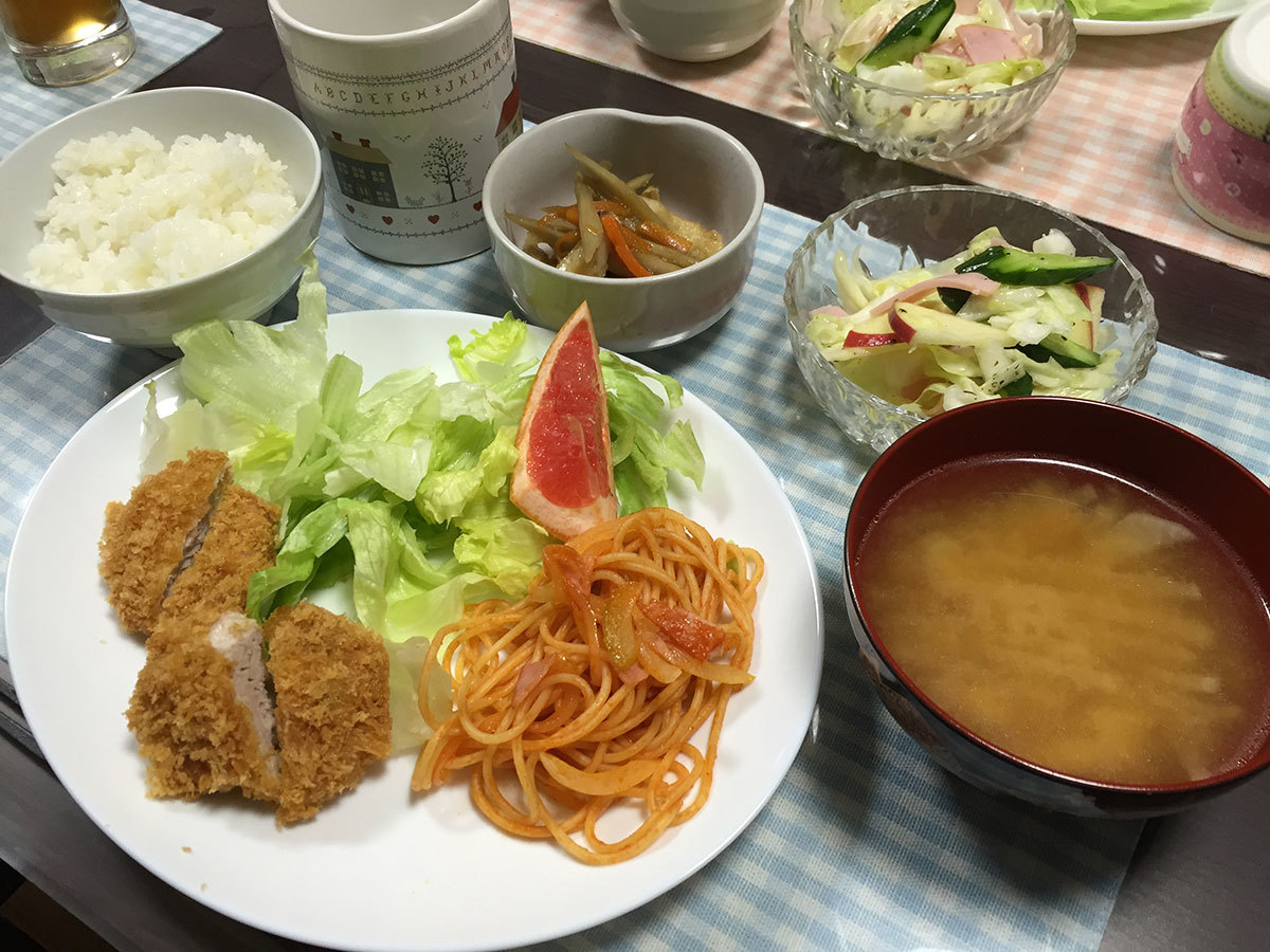 夜 うずらと一口カツ キャベツとハムのサラダ きんぴら 味噌汁 今日の献立 夜 うずらと一口カツ キャベツとハムのサラダ きんぴら 味噌汁 今日の献立