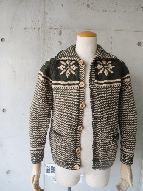 今季は、当店・別注色にて。。。INVERALLAN　SNOW FLAKE (雪柄) LUMBER CARDIGAN！♪！_d0152280_17513346.jpg