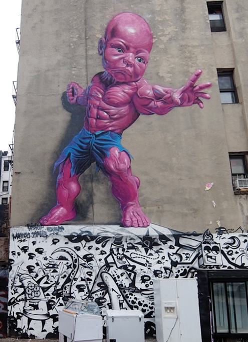 NYの街角に登場した仁王像もどきと忍者の大軍の巨大壁画アート_b0007805_11501252.jpg