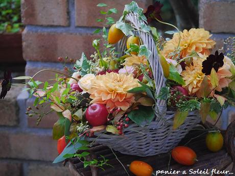 深まる秋の 実りのパニエアレンジ 花が教えてくれたこと 深まる秋の 実りのパニエアレンジ 花が教えてくれたこと