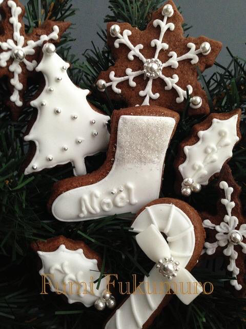 宝塚Cafe de Voila クリスマスアイシングクッキーレッスンのご案内_a0119753_18364547.jpg