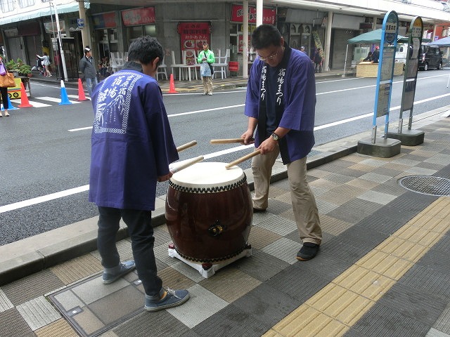 雨の中、関係者の皆さんの気持ちと実行力でにぎわった「第16回 吉原宿宿場まつり」_f0141310_614393.jpg