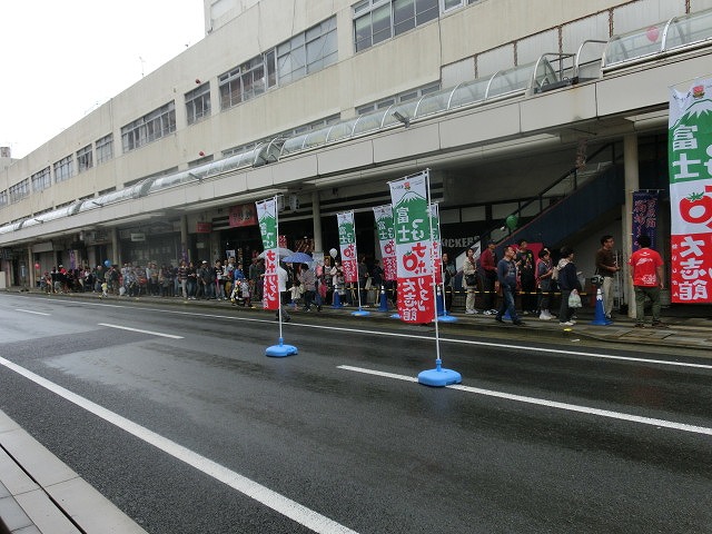 雨の中、関係者の皆さんの気持ちと実行力でにぎわった「第16回 吉原宿宿場まつり」_f0141310_614511.jpg